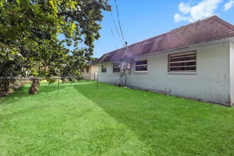 Villa ou maison à louer à Fort Lauderdale, Floride: 3 chambres, 116.13 m2 № 2024733 - photo 18