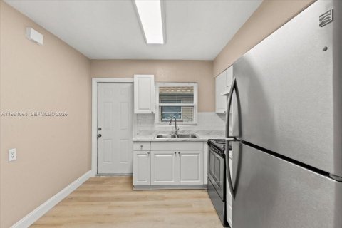 Villa ou maison à louer à Fort Lauderdale, Floride: 3 chambres, 116.13 m2 № 2024733 - photo 7