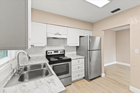 Villa ou maison à louer à Fort Lauderdale, Floride: 3 chambres, 116.13 m2 № 2024733 - photo 9