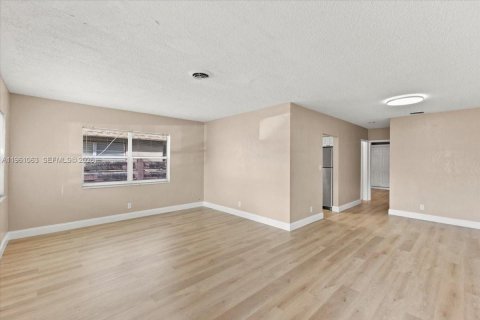 Villa ou maison à louer à Fort Lauderdale, Floride: 3 chambres, 116.13 m2 № 2024733 - photo 5