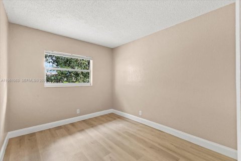 Villa ou maison à louer à Fort Lauderdale, Floride: 3 chambres, 116.13 m2 № 2024733 - photo 12