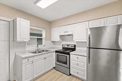Villa ou maison à louer à Fort Lauderdale, Floride: 3 chambres, 116.13 m2 № 2024733 - photo 8