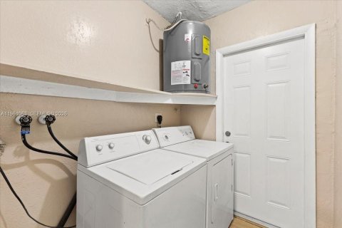 Villa ou maison à louer à Fort Lauderdale, Floride: 3 chambres, 116.13 m2 № 2024733 - photo 17