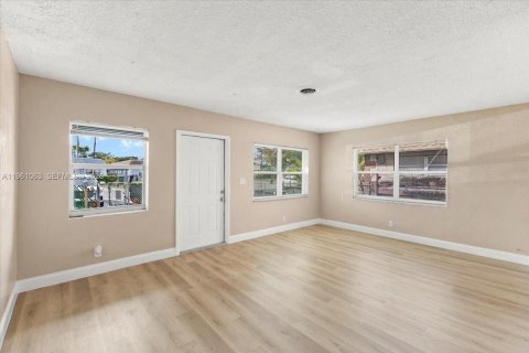 Villa ou maison à louer à Fort Lauderdale, Floride: 3 chambres, 116.13 m2 № 2024733 - photo 4