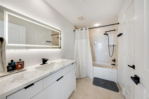 Condominio en alquiler en Fort Lauderdale, Florida, 1 dormitorio, 76.74 m2 № 2026732 - foto 13