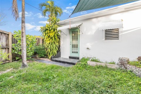 Immobilier commercial à vendre à Fort Lauderdale, Floride: 137.87 m2 № 1472715 - photo 11