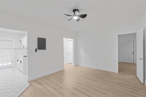 Immobilier commercial à vendre à Fort Lauderdale, Floride: 137.87 m2 № 1472715 - photo 15