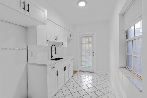 Immobilier commercial à vendre à Fort Lauderdale, Floride: 137.87 m2 № 1472715 - photo 7