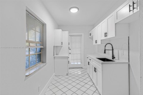 Immobilier commercial à vendre à Fort Lauderdale, Floride: 137.87 m2 № 1472715 - photo 17