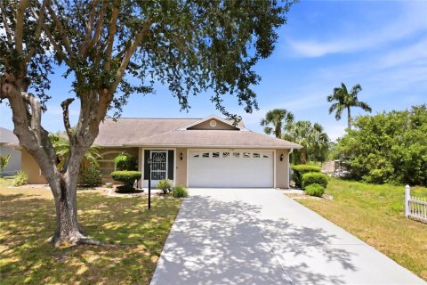 House in North Port, Florida 3 bedrooms, 132.01 sq.m. № 2212015 - photo 3
