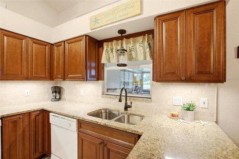 House in North Port, Florida 3 bedrooms, 132.01 sq.m. № 2212015 - photo 17