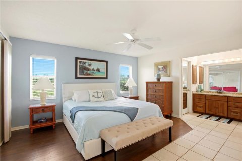 House in North Port, Florida 3 bedrooms, 132.01 sq.m. № 2212015 - photo 18