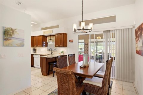 House in North Port, Florida 3 bedrooms, 132.01 sq.m. № 2212015 - photo 12
