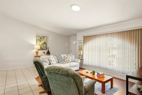 House in North Port, Florida 3 bedrooms, 132.01 sq.m. № 2212015 - photo 8