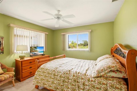 House in North Port, Florida 3 bedrooms, 132.01 sq.m. № 2212015 - photo 29