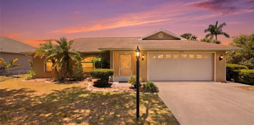 House in North Port, Florida 3 bedrooms, 132.01 sq.m. № 2212015