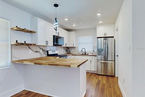 House in New Smyrna Beach, Florida 4 bedrooms, 100.8 sq.m. № 2216388 - photo 8