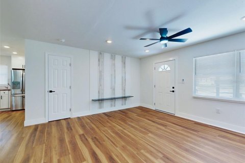House in New Smyrna Beach, Florida 4 bedrooms, 100.8 sq.m. № 2216388 - photo 6