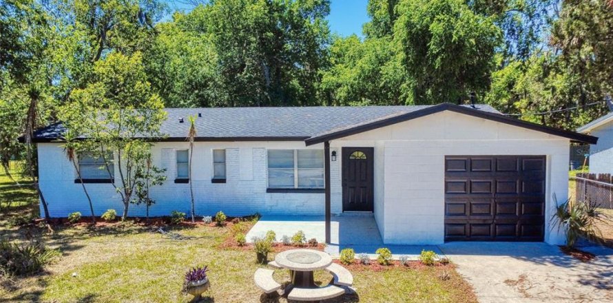 House in New Smyrna Beach, Florida 4 bedrooms, 100.8 sq.m. № 2216388