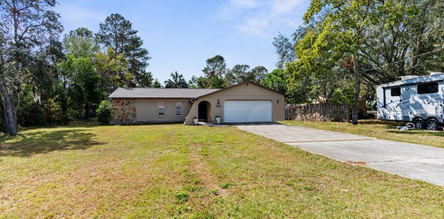 House in Spring Hill, Florida 2 bedrooms, 117.15 sq.m. № 1783463