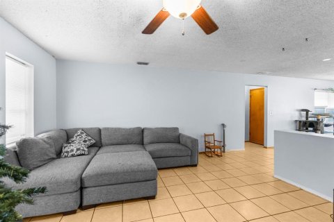 House in Spring Hill, Florida 2 bedrooms, 117.15 sq.m. № 1783463 - photo 5