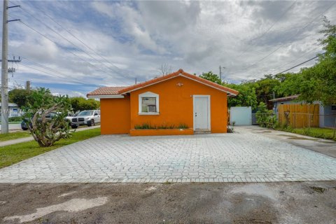 Villa ou maison à vendre à Pompano Beach, Floride: 4 chambres, 87.42 m2 № 1943743 - photo 2