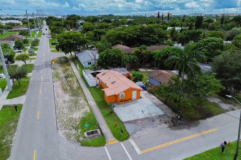 Villa ou maison à vendre à Pompano Beach, Floride: 4 chambres, 87.42 m2 № 1943743 - photo 1