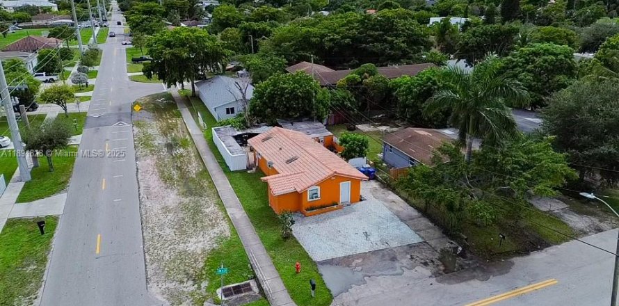 Villa ou maison à Pompano Beach, Floride 4 chambres, 87.42 m2 № 1943743