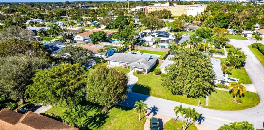 House in Palm Beach Gardens, Florida 3 bedrooms, 136.1 sq.m. № 913422