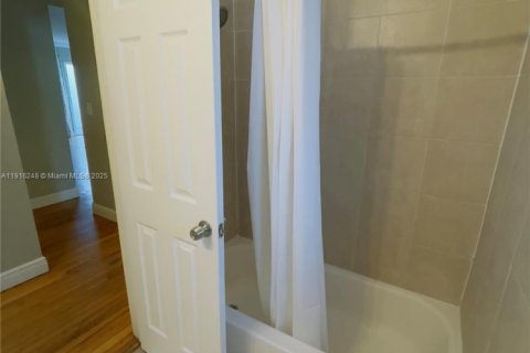 House in Miami Beach, Florida 1 bedroom № 1971061 - photo 7