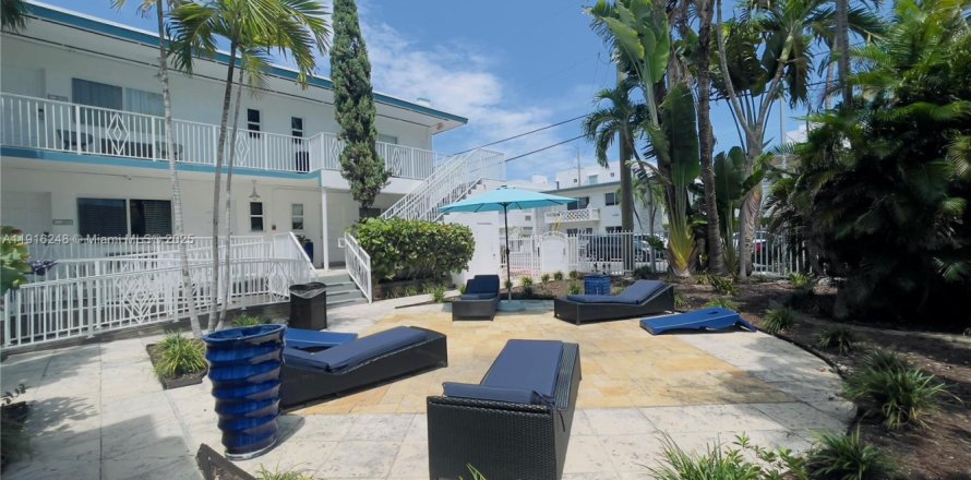 House in Miami Beach, Florida 1 bedroom № 1971061