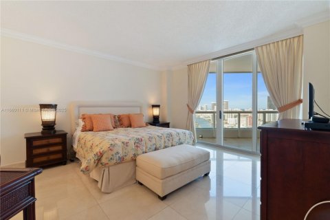 Condo in Aventura, Florida, 3 bedrooms  № 1983519 - photo 11