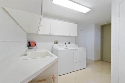 Condo in Aventura, Florida, 3 bedrooms  № 1983519 - photo 25