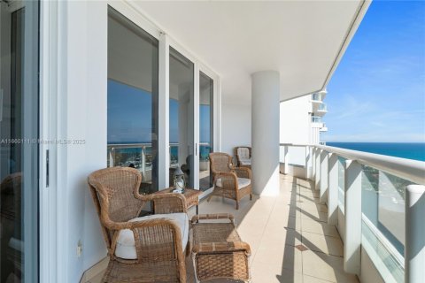 Condo in Aventura, Florida, 3 bedrooms  № 1983519 - photo 24