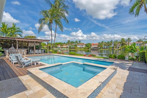House in Doral, Florida 4 bedrooms, 289.86 sq.m. № 1849144 - photo 1
