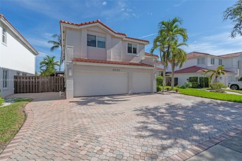 House in Doral, Florida 4 bedrooms, 289.86 sq.m. № 1849144 - photo 3