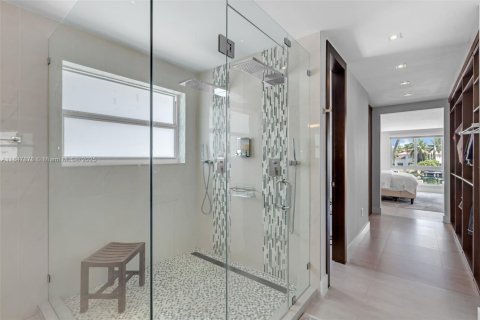 House in Doral, Florida 4 bedrooms, 289.86 sq.m. № 1849144 - photo 26