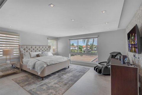 House in Doral, Florida 4 bedrooms, 289.86 sq.m. № 1849144 - photo 21