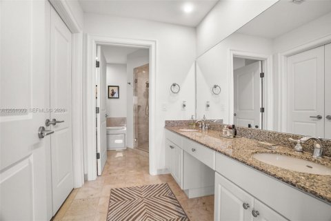 Condo in Weston, Florida, 2 bedrooms  № 2068329 - photo 15