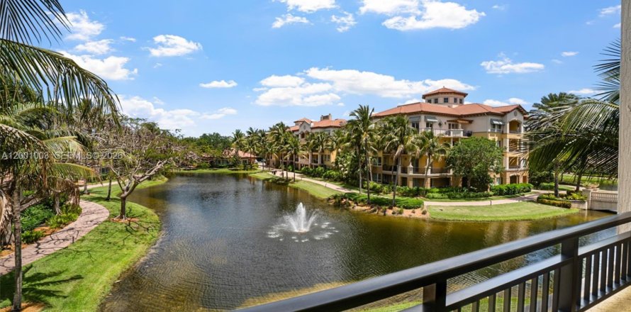 Condo in Weston, Florida, 2 bedrooms  № 2068329