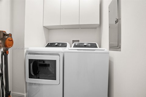 Condo in Weston, Florida, 2 bedrooms  № 2068329 - photo 22