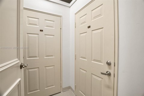 Condo in Weston, Florida, 2 bedrooms  № 2068329 - photo 24