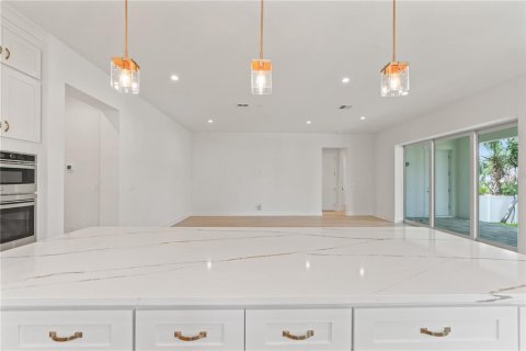 House in Tampa, Florida 4 bedrooms, 324.14 sq.m. № 1816297 - photo 19