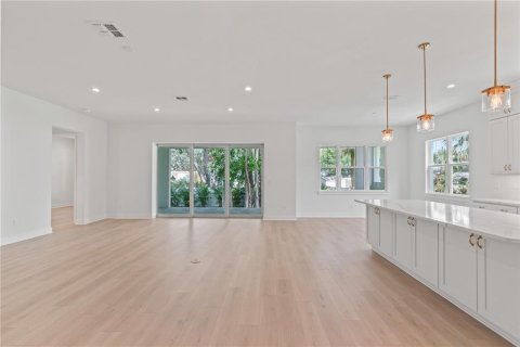 House in Tampa, Florida 4 bedrooms, 324.14 sq.m. № 1816297 - photo 30