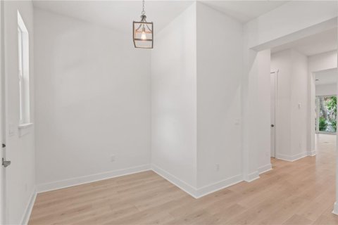 House in Tampa, Florida 4 bedrooms, 324.14 sq.m. № 1816297 - photo 7