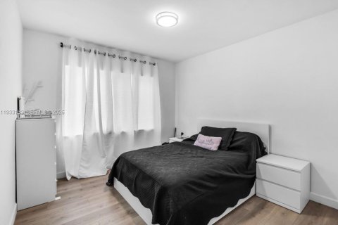 Casa en alquiler en Miami, Florida, 4 dormitorios, 162.95 m2 № 1993916 - foto 10