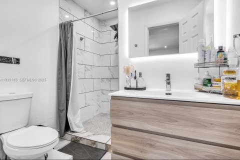 Casa en alquiler en Miami, Florida, 4 dormitorios, 162.95 m2 № 1993916 - foto 9