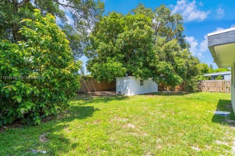 Casa en alquiler en Miami, Florida, 4 dormitorios, 162.95 m2 № 1993916 - foto 11