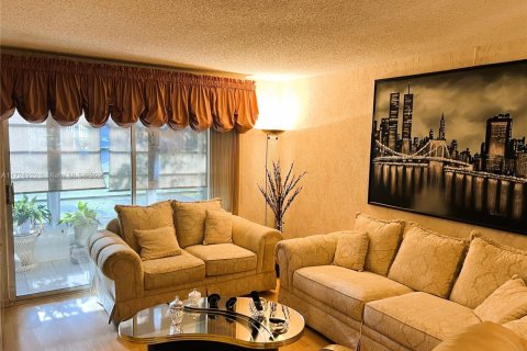 Condo in Pembroke Pines, Florida, 2 bedrooms  № 1811252 - photo 10