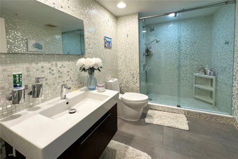 Condo in Miami, Florida, 2 bedrooms  № 2173039 - photo 14
